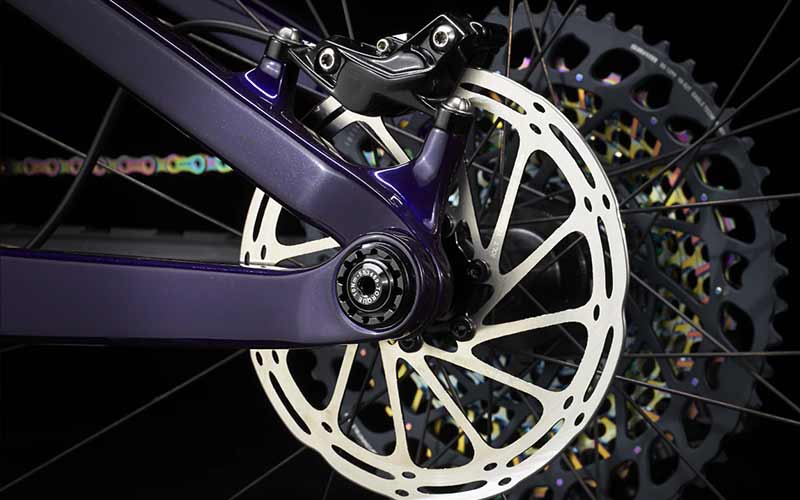 Trek sort son Top Fuel 9.9 XX1 AXS ! freins trek top fuel 99 xx1 freins trek top fuel 99 xx1
